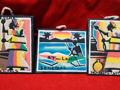 Picturi Senegaleze pe nisip de plaja oceanic si lemn